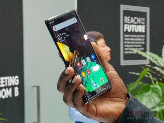TECNO показала Phantom Ultimate: смартфон с выдвижным экраном