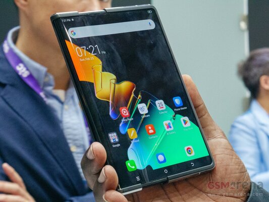 TECNO показала Phantom Ultimate: смартфон с выдвижным экраном