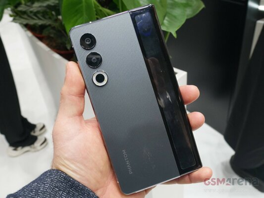 TECNO показала Phantom Ultimate: смартфон с выдвижным экраном