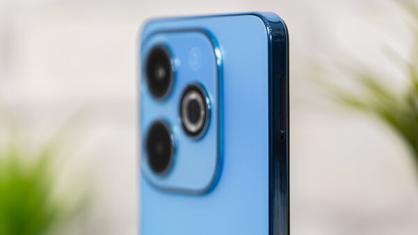 Смартфон для школьников и студентов. Обзор Infinix HOT 40i — Внешний вид и комплектация. 1