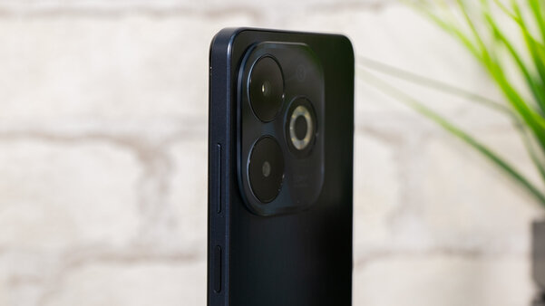 На что способен смартфон за 8 000 рублей: обзор Infinix Smart 8 Pro (тоже удивитесь) — Внешний вид и комплектация. 1