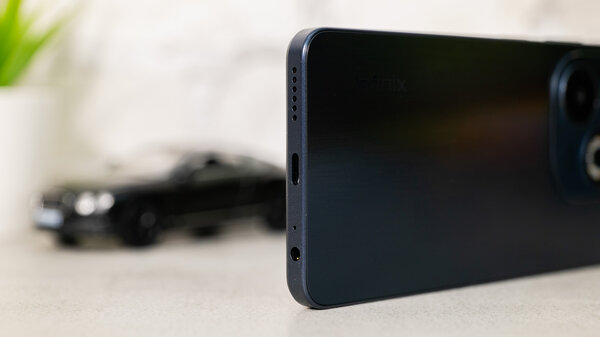 На что способен смартфон за 8 000 рублей: обзор Infinix Smart 8 Pro (тоже удивитесь) — Внешний вид и комплектация. 2