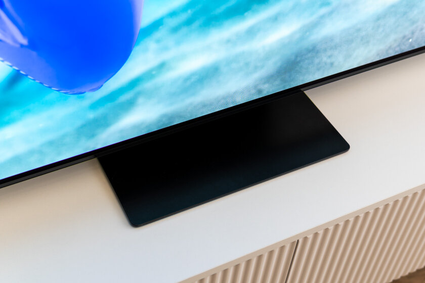 Настолько тонкий OLED-телевизор, что разъёмы вынесли отдельно. Обзор Samsung S95C — Первые впечатления. 3