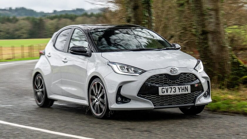 Представлена обновлённая Toyota Yaris: покупателям предложили два «гибрида»