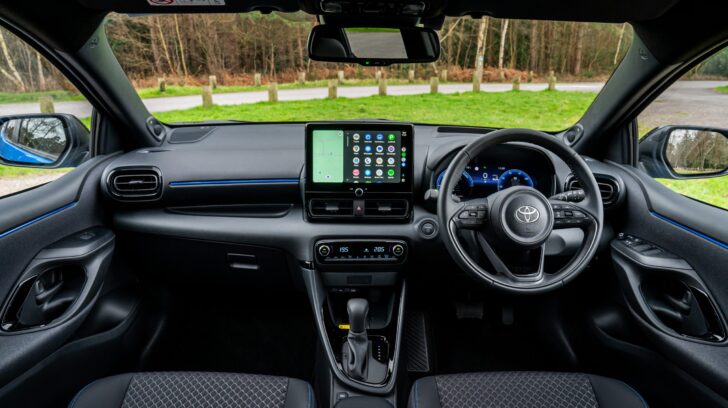 Представлена обновлённая Toyota Yaris: покупателям предложили два «гибрида»