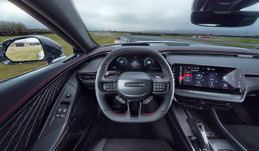 Dodge представила новый Charger: электрический, бензиновый и с необычным кузовом