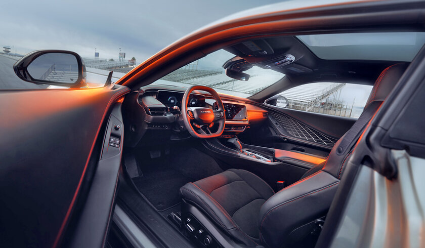 Dodge представила новый Charger: электрический, бензиновый и с необычным кузовом