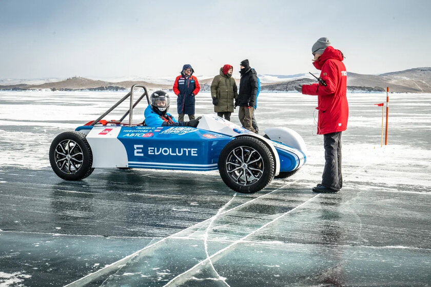 Электрический спорткар САРМА 2 EVOLUTE разогнали до 186 км/час на льду: есть все шансы побить рекорд 47-летней давности
