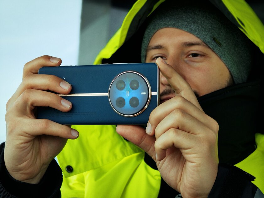 Приятный корпус, экран-водопад и достойная камера: первый взгляд на Realme 12 Pro+