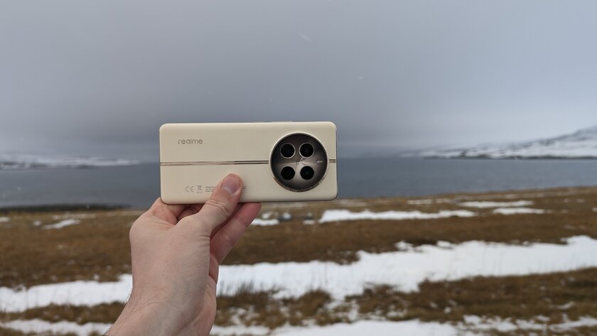 Приятный корпус, экран-водопад и достойная камера: первый взгляд на Realme 12 Pro+