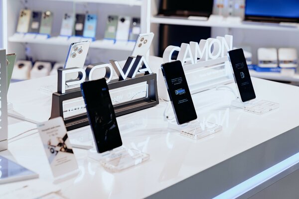 В России открылся первый фирменный магазин TECNO. Все новинки бренда уже доступны покупателям