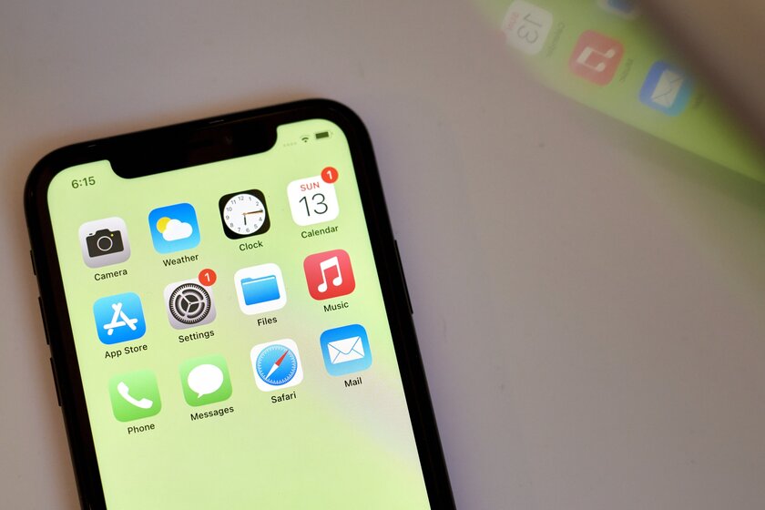 Apple разрешит пользователям загружать приложения для iOS напрямую из интернета. Но не всем