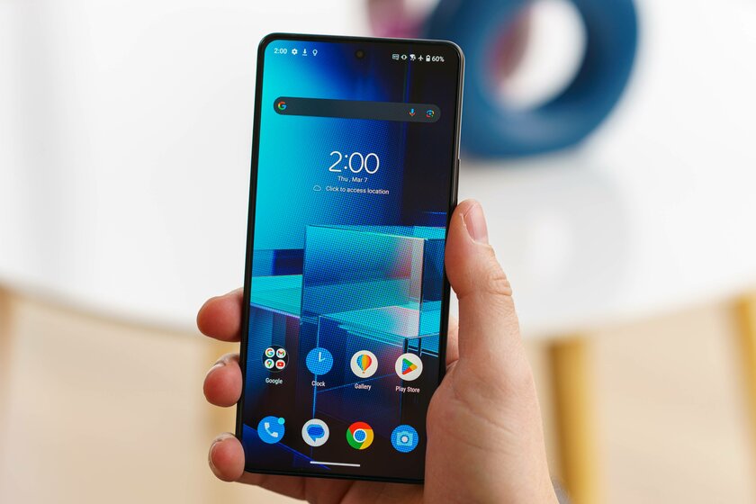 ASUS взяла игровой смартфон и сделала из него обычный. Обзор Zenfone 11 Ultra — Дисплей. 1