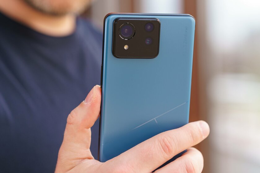 ASUS взяла игровой смартфон и сделала из него обычный. Обзор Zenfone 11 Ultra — Отзыв. 1