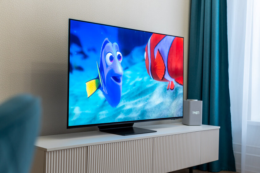 Настолько тонкий OLED-телевизор, что разъёмы вынесли отдельно. Обзор Samsung S95C — Настоящий OLED, как в смартфоне. 1