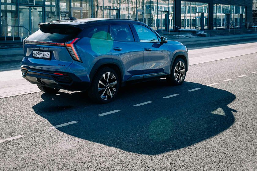 Машины Geely теперь другие — это и хорошо, и плохо. Обзор Atlas 2024 — Знакомство. 3
