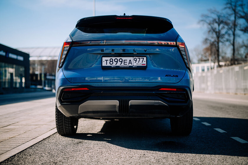 Машины Geely теперь другие — это и хорошо, и плохо. Обзор Atlas 2024 — Знакомство. 4