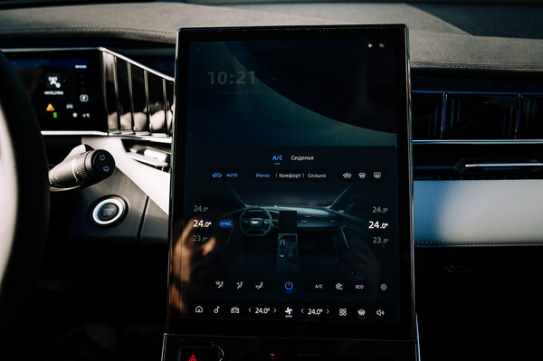 Машины Geely теперь другие — это и хорошо, и плохо. Обзор Atlas 2024 — Знакомство. 23