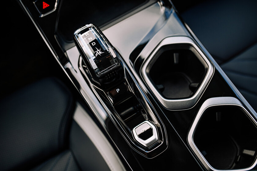 Машины Geely теперь другие — это и хорошо, и плохо. Обзор Atlas 2024 — Знакомство. 41