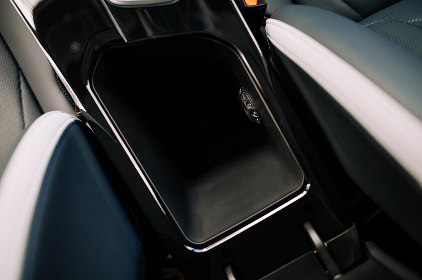 Машины Geely теперь другие — это и хорошо, и плохо. Обзор Atlas 2024 — Знакомство. 43