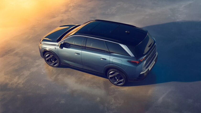 Peugeot представила флагманский кроссовер 5008: с изогнутым дисплеем и голосовым управлением