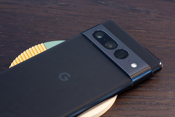 Рейтинг лучших смартфонов до 50 000 рублей: какой купить в марте 2024 — 2. Google Pixel 7 Pro (12/128 ГБ). 3