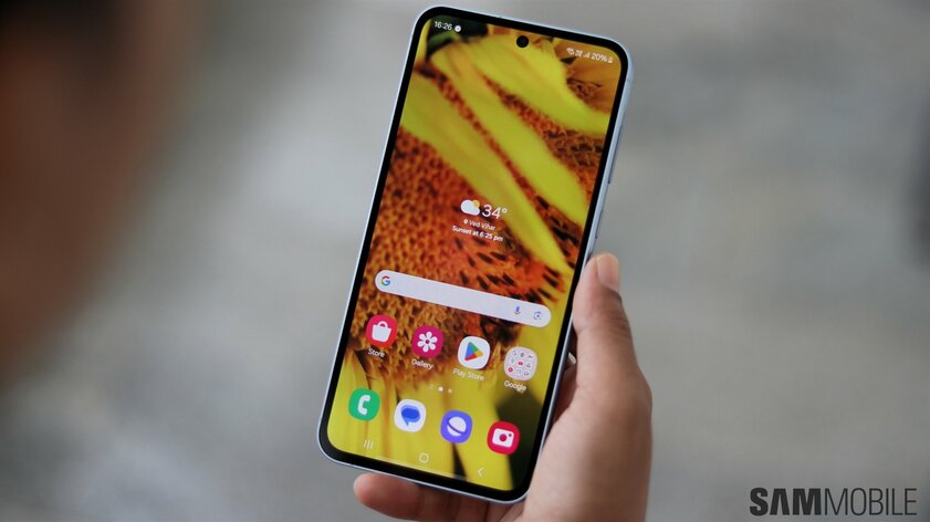 Настолько удачный смартфон, что Samsung не продаёт его в США. Обзор Galaxy A55 с уникальной фишкой — Дизайн. 1