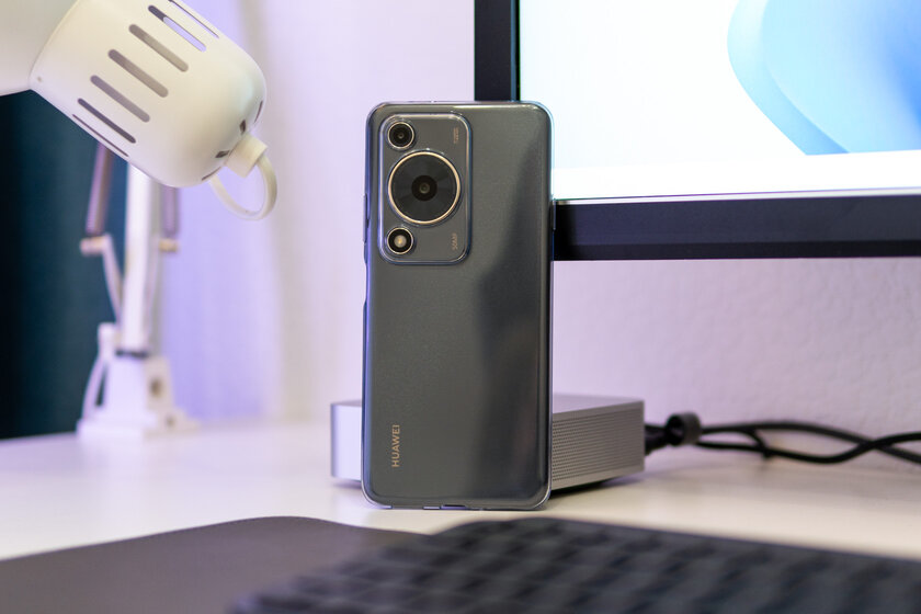 В этом недорогом Huawei программируемая X-кнопка и огромная батарея. Обзор nova Y72 — Внешний вид. 6