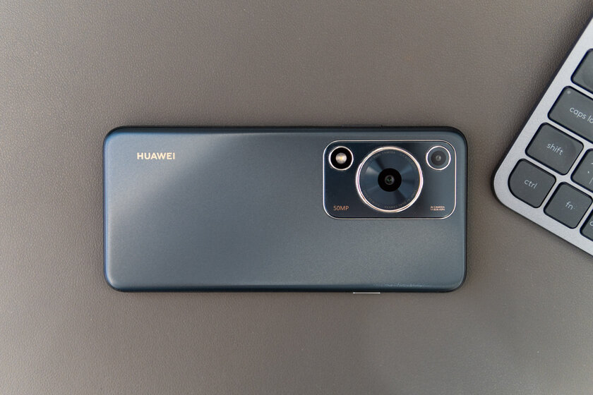 В этом недорогом Huawei программируемая X-кнопка и огромная батарея. Обзор nova Y72 — Внешний вид. 1