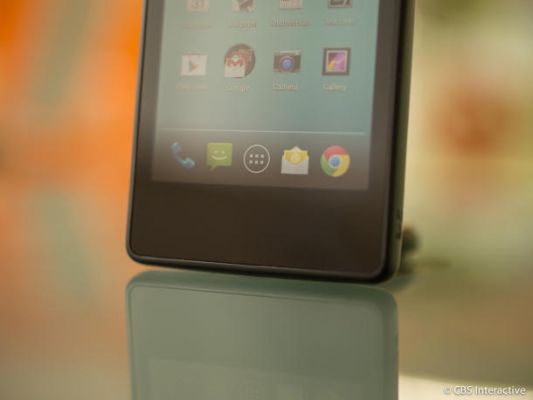 Обзор YotaPhone: интересный телефон, падающий под весом своих функций