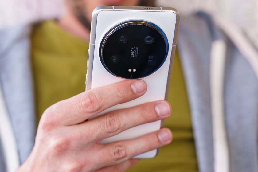 Xiaomi 14 Ultra приехал в Россию. Это дорогущая камера со встроенным смартфоном — цена