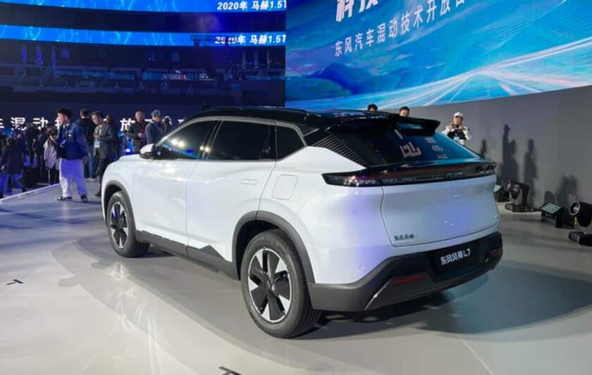 Дерзкий кузов, спойлер и люксовый салон: Dongfeng представила подключаемый гибрид Aeolus L7
