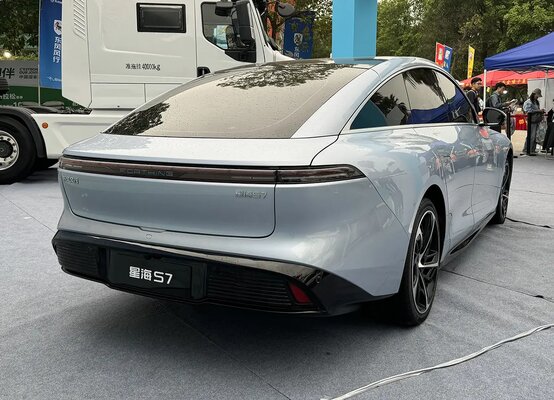 Dongfeng выпустил полностью электрический седан по цене «Весты»