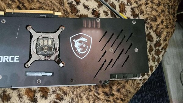 Опасная оперативка: RGB-подсветка оперативной памяти повреждает корпусы видеокарт, утверждают пользователи