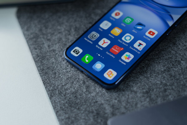 Обзор Huawei nova 12s: наконец достойный представитель среднего сегмента — Экран. 3