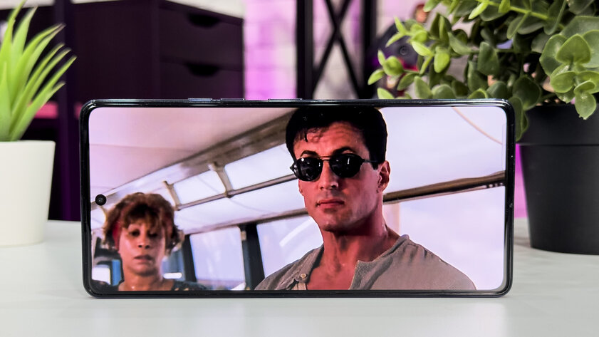 Будто разрабатывали для Cyberpunk 2077 — и не прогадали. Обзор TECNO POVA 6 Pro 5G — Дисплей. 2