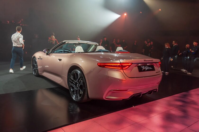 Maserati представила электрический кабриолет GranCabrio Folgore: с быстрой зарядкой и очень дорогим салоном