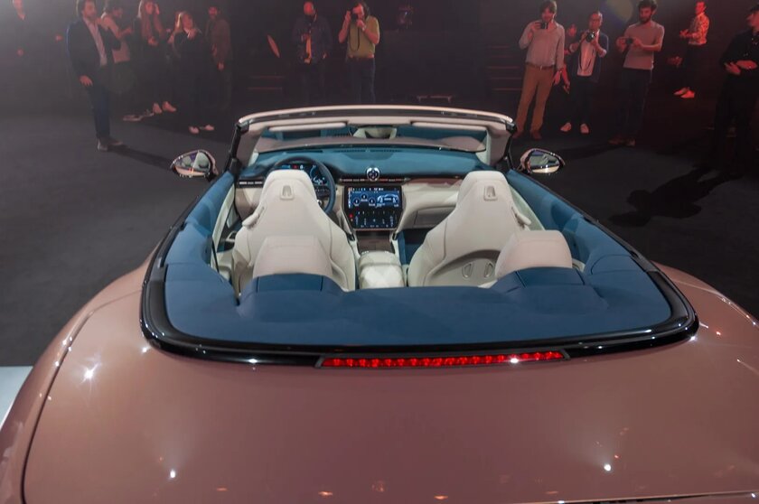 Maserati представила электрический кабриолет GranCabrio Folgore: с быстрой зарядкой и очень дорогим салоном