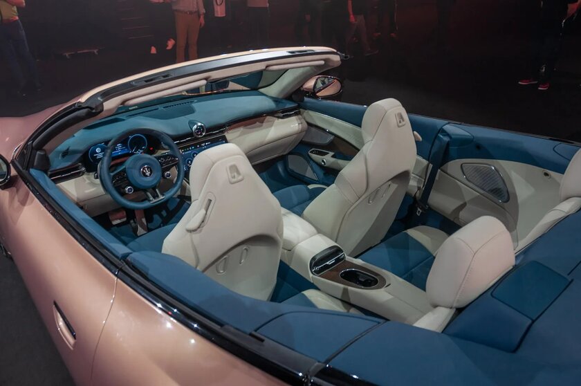 Maserati представила электрический кабриолет GranCabrio Folgore: с быстрой зарядкой и очень дорогим салоном