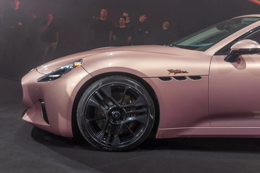 Maserati представила электрический кабриолет GranCabrio Folgore: с быстрой зарядкой и очень дорогим салоном