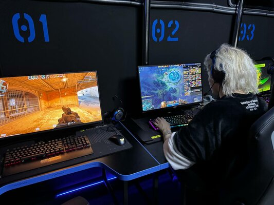 РЖД запустила свой первый игровой клуб. Он заработал на Павелецком вокзале