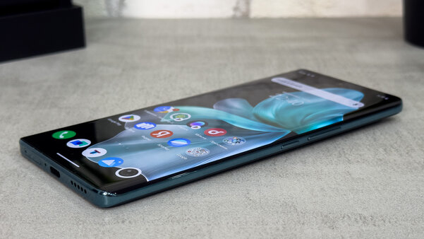 Когда ищешь классический смартфон с мощным железом. Обзор Vivo V30 5G — Внешний вид и комплектация. 2