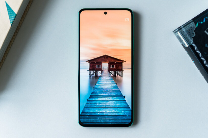 Яркий снаружи и заряженный внутри: обзор Huawei nova 12se — Экран. 1
