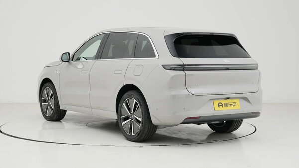 Стала известна стоимость люксового кроссовера Li Auto L6 в России