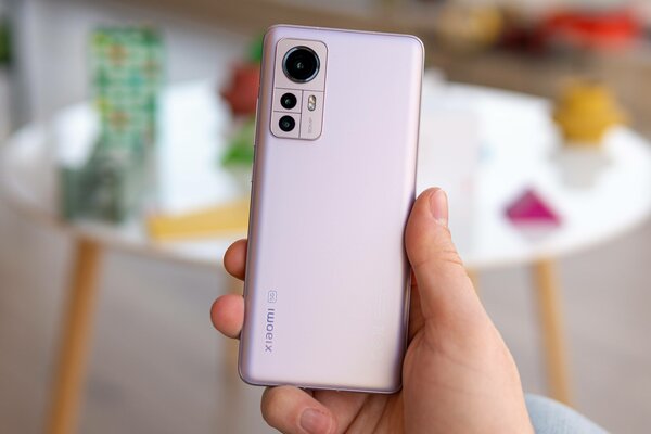Рейтинг лучших смартфонов до 40 000 рублей: какой купить в мае 2024 — 2. Xiaomi 12 (8/256 ГБ). 2
