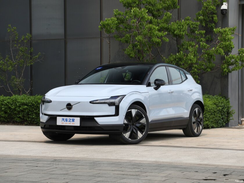 Volvo EX30 станет необычным кроссовером. Он получил саундбар на всю ширину приборной панели
