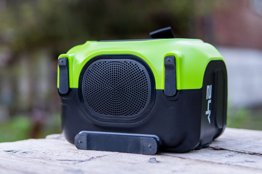 Эта колонка для дачи и стройки питается от аккумулятора газонокосилки. Обзор Greenworks GPT-MNBS 24V/220V — Внешний вид. 7