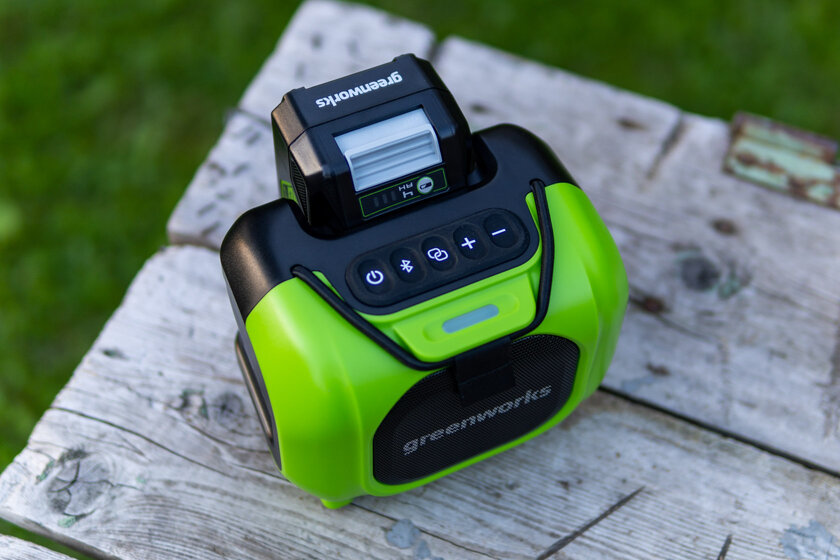 Эта колонка для дачи и стройки питается от аккумулятора газонокосилки. Обзор Greenworks GPT-MNBS 24V/220V — ОТЗЫВ. 1