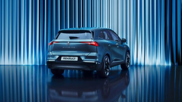 Renault представила компактный кроссовер Symbioz с гибридной установкой и огромным багажником