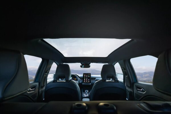 Renault представила компактный кроссовер Symbioz с гибридной установкой и огромным багажником